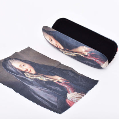 Öppet tygklätt glasögonfodral med motiv av Alexander Roslins Damen med slöjan och svart insida, samt putsduk med samma motiv