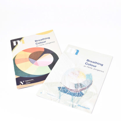 Utställningskatalogerna till Hella Jongerius-Breathing Colour på svenska och engelska