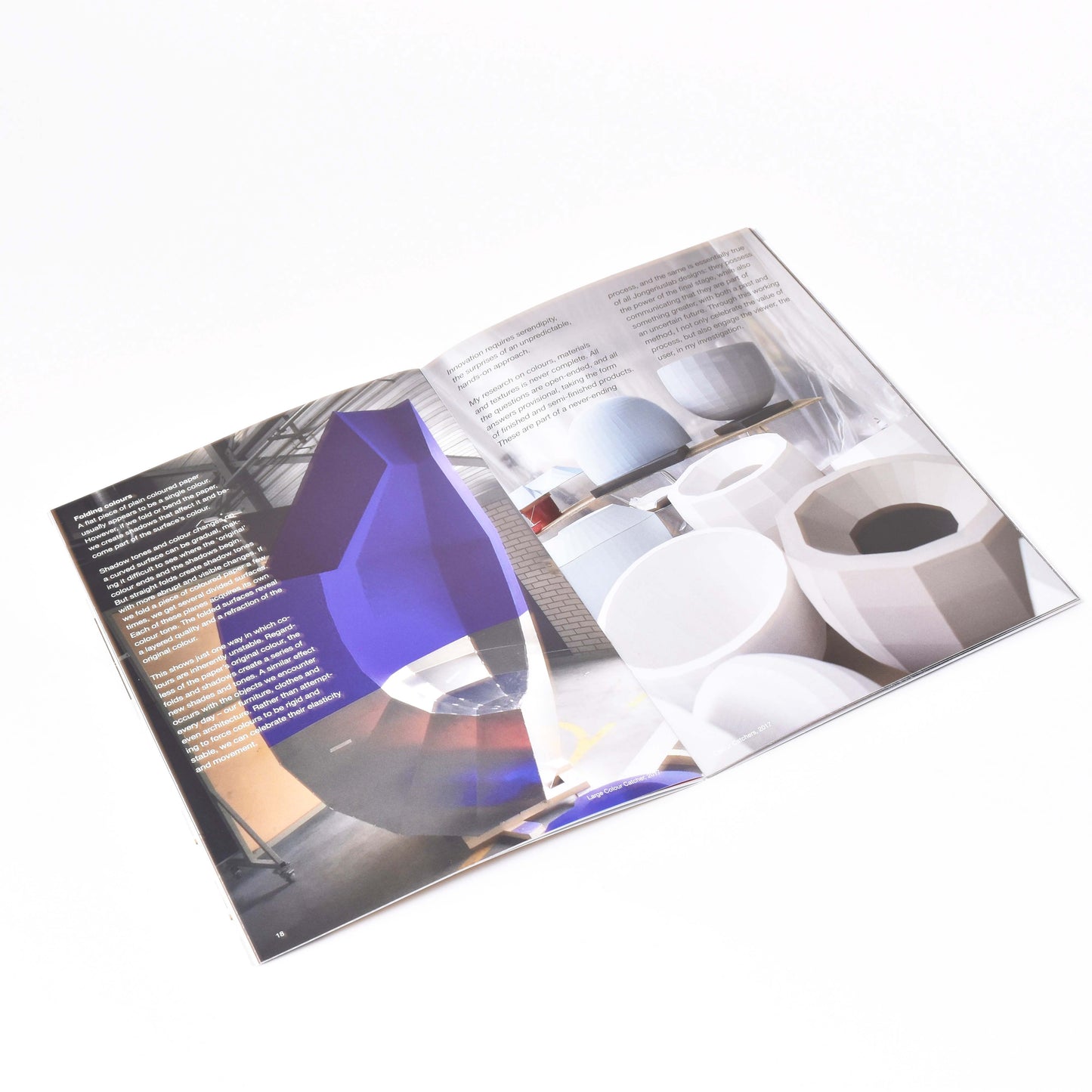 Insida i boken hella jongerius-breathing colour med bilder på verk av konstnären