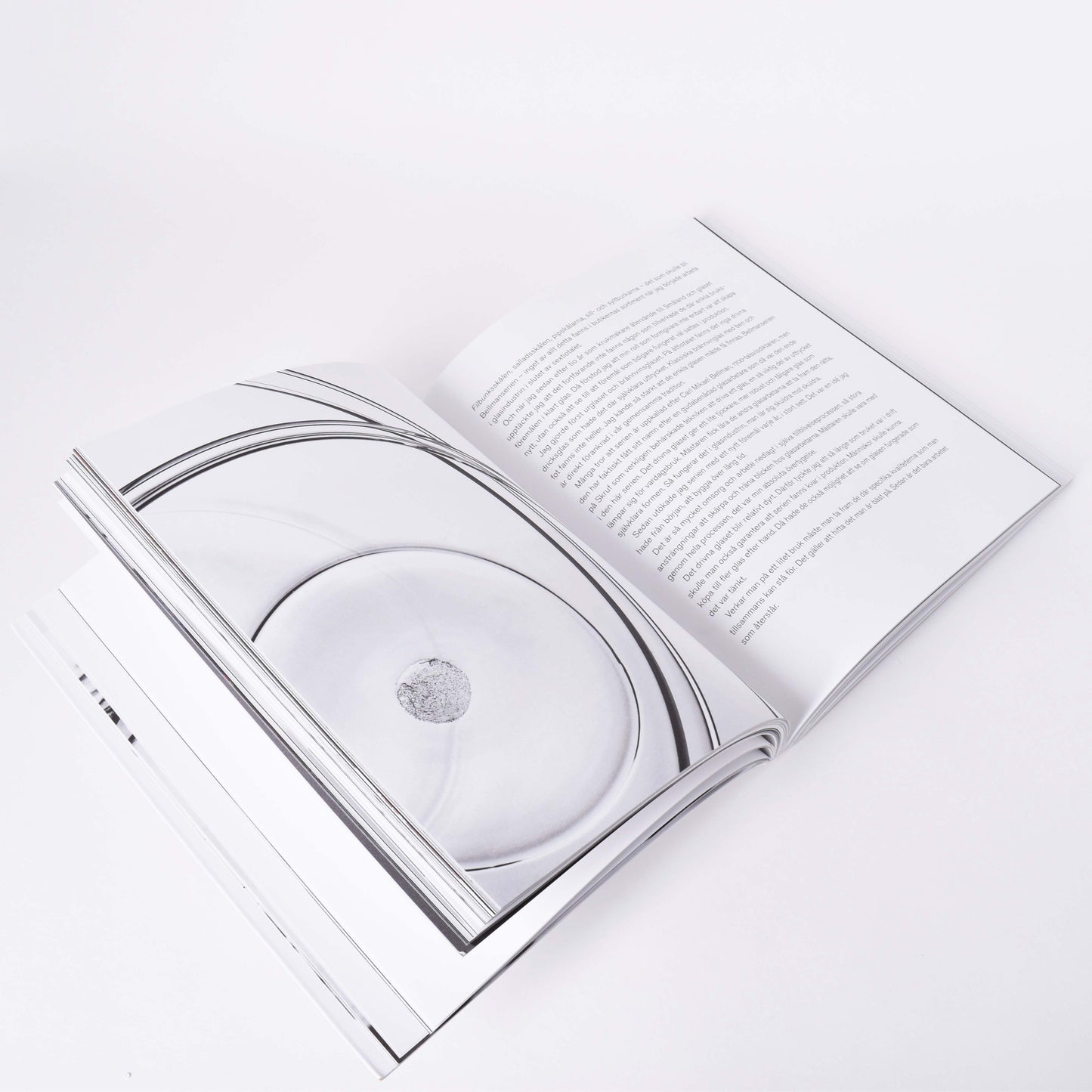 Insida i boken Ingegerd råman med mönster från hennes design