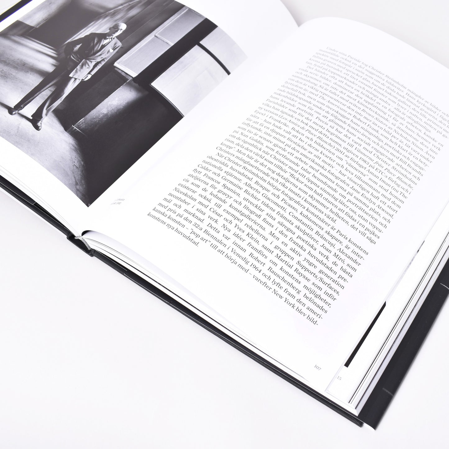 Insida i Nationalmuseums bok om Christer Strömholm med fotografi på Le Courbusier