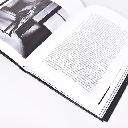 Insida i Nationalmuseums bok om Christer Strömholm med fotografi på Le Courbusier