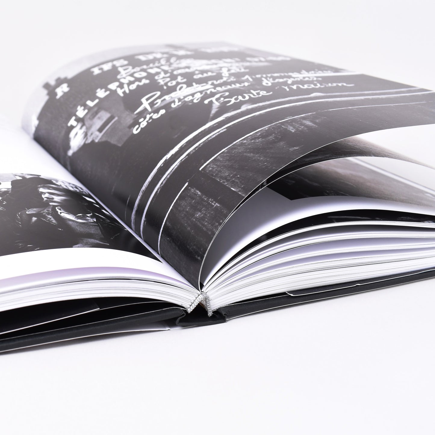 Bindningen till utställningskatalogen om fotografen Christer Strömholm