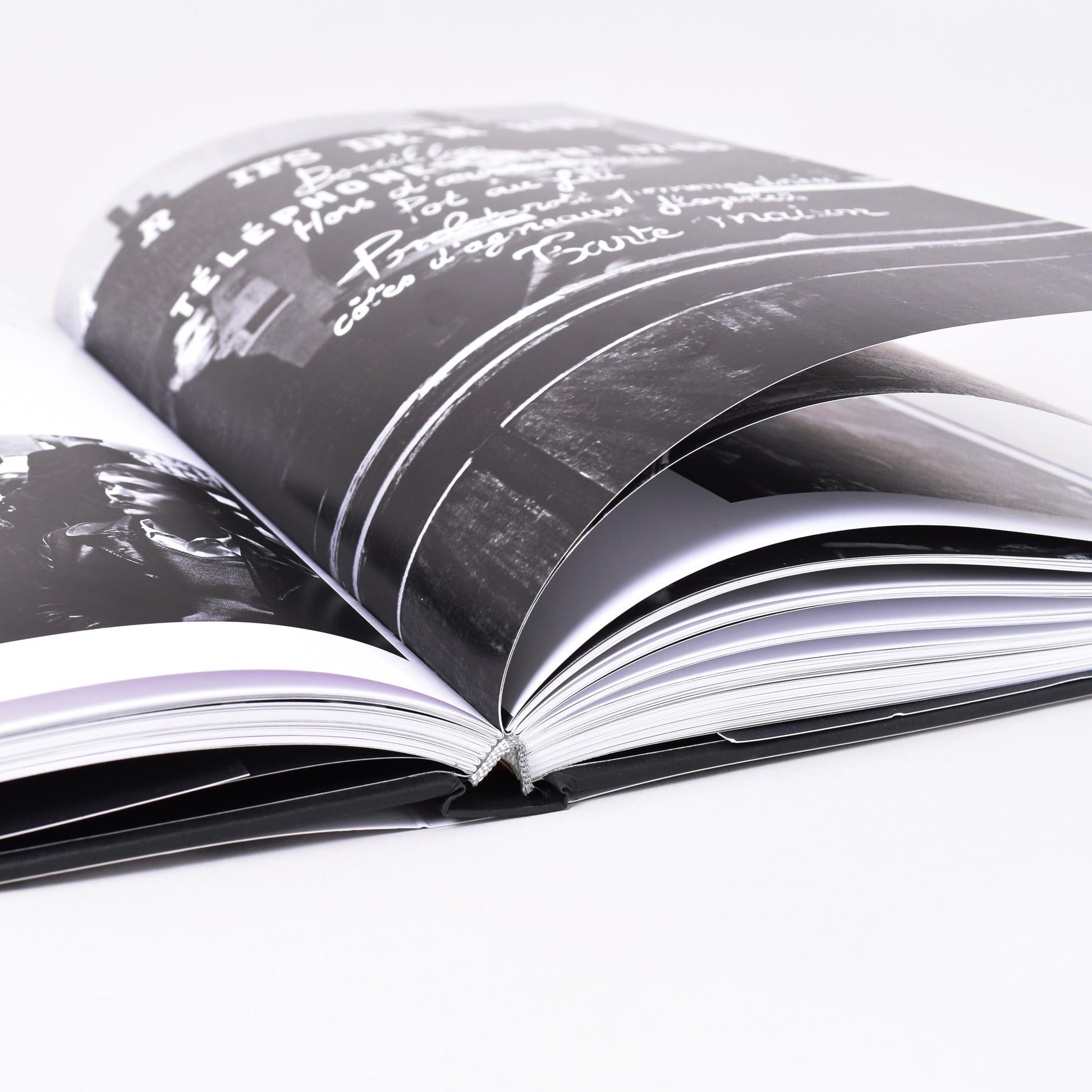 Bindningen till utställningskatalogen om fotografen Christer Strömholm