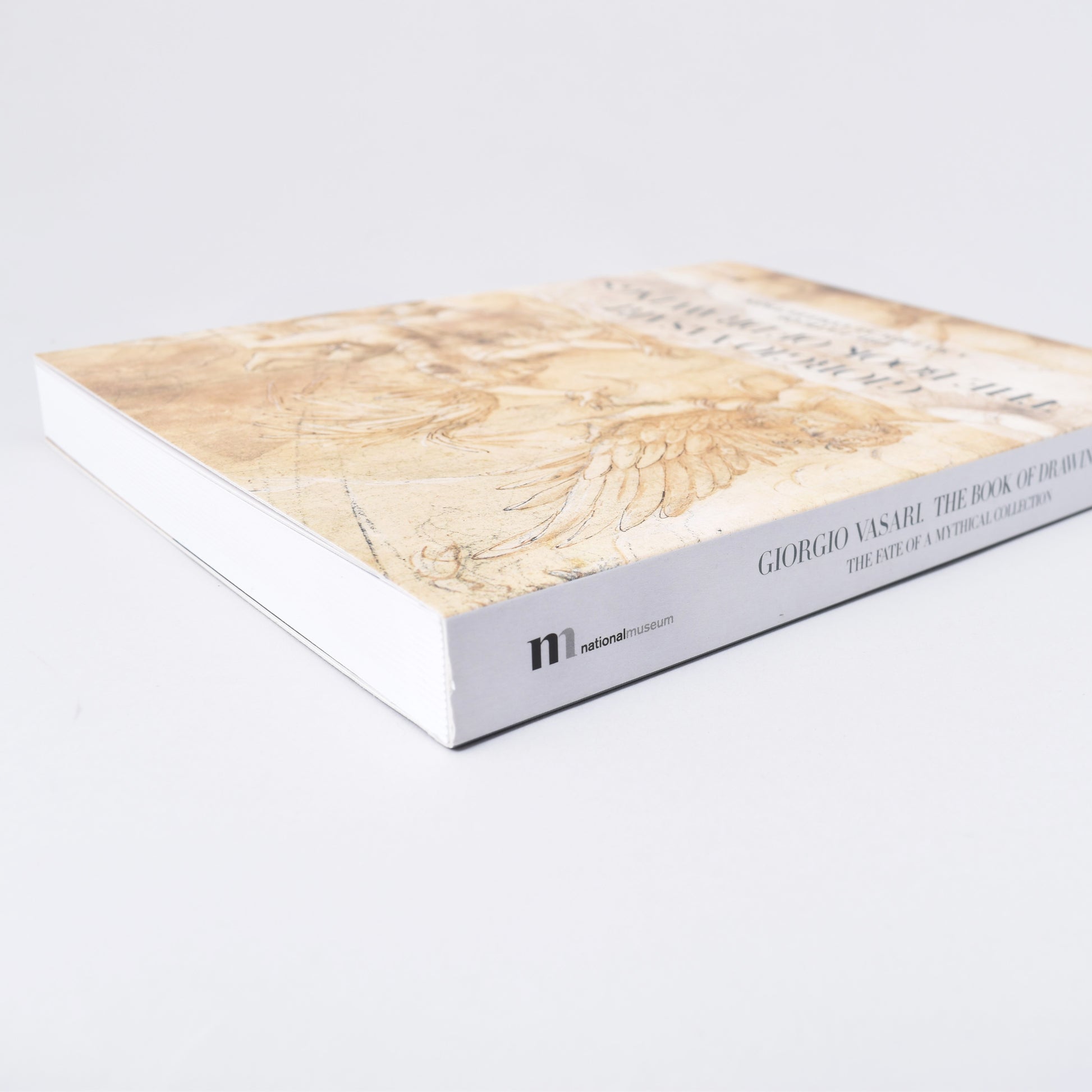 Närbild på pärmen till boken om Giorgio Vasaris teckningssamling med Nationalmuseum logga