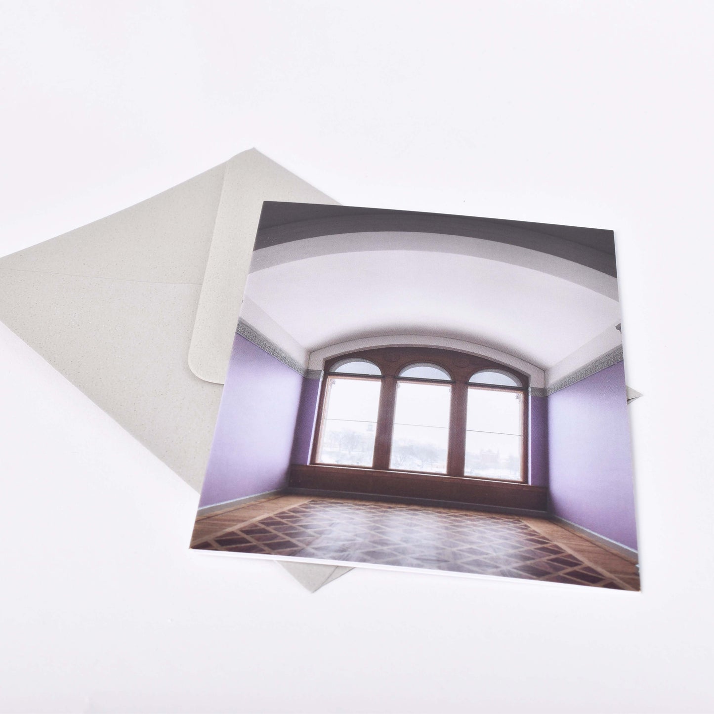 korrespondanskort med bild från nationalmuseum och grått kuvert