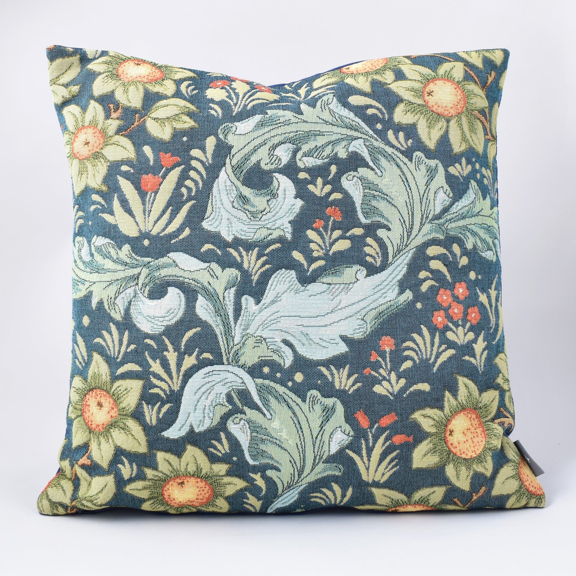 Blått kuddfodral med mönster av William Morris från Art de Lys