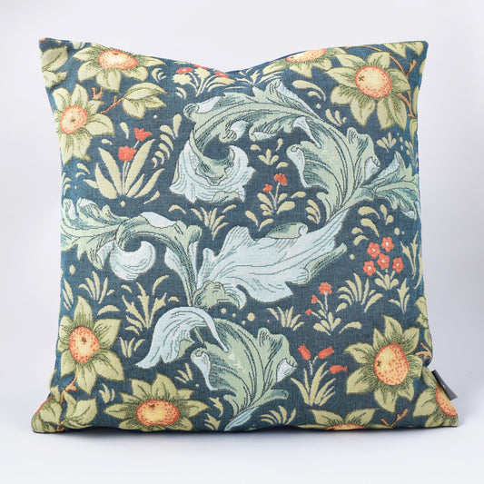 Blått kuddfodral med mönster av William Morris från Art de Lys