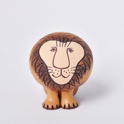 Lisa Larson lejon i lera framifrån