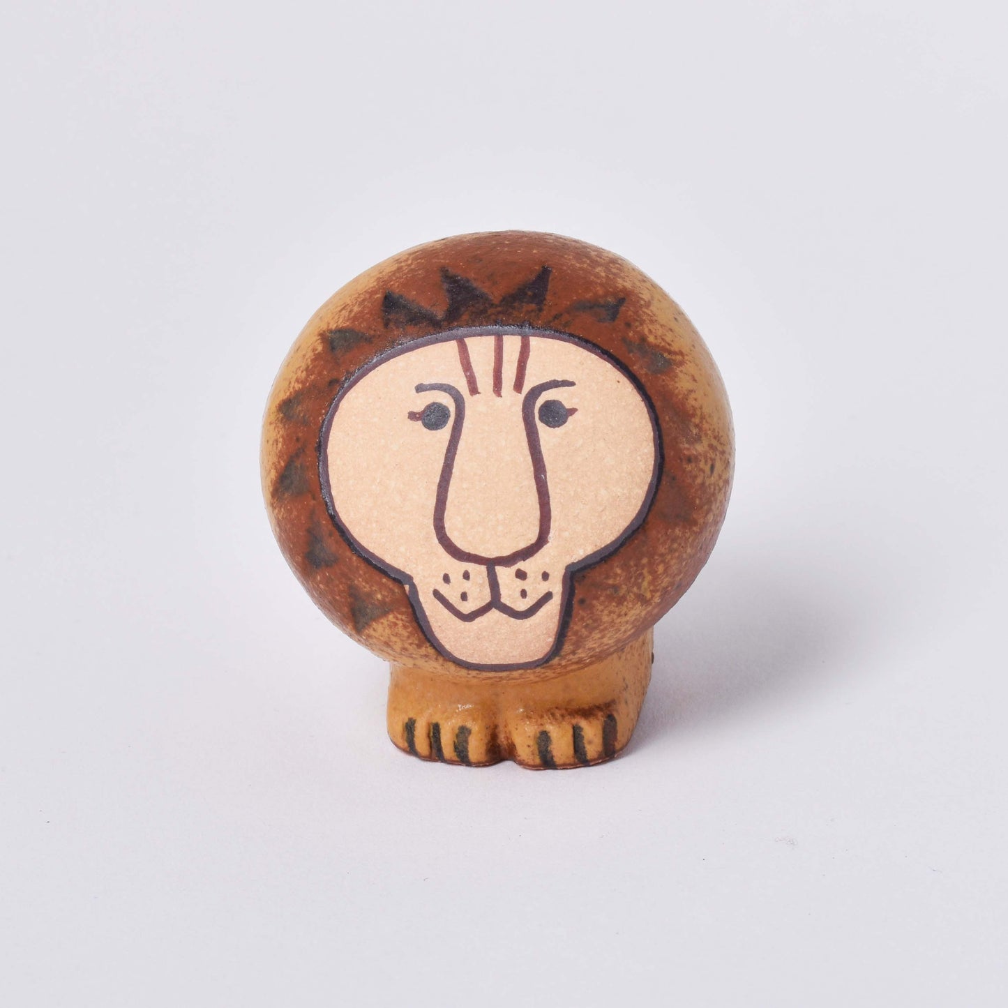 Lisa Larson lejon i lera framifrån