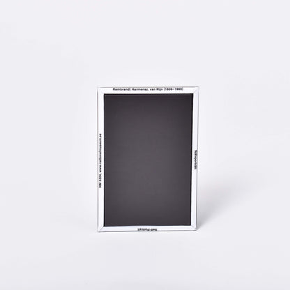 svart baksida till magnet med rembrants självporträtt