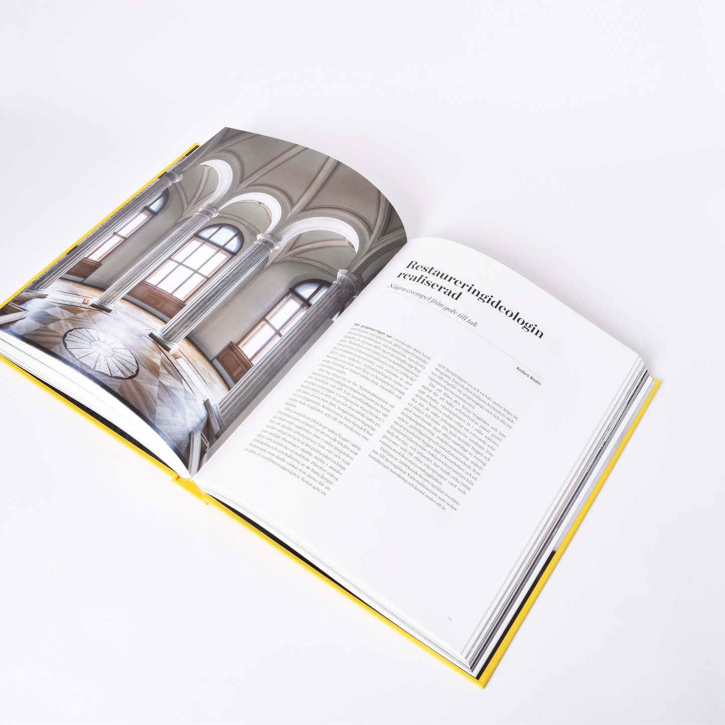 boken nationalmuseum i nytt ljus med bild från interiör i museet av bruno ehrs