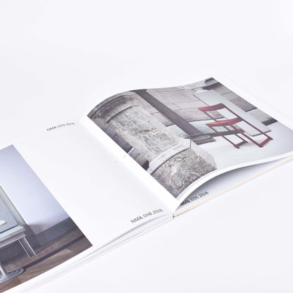 Uppslagen sida av "En ny samling"