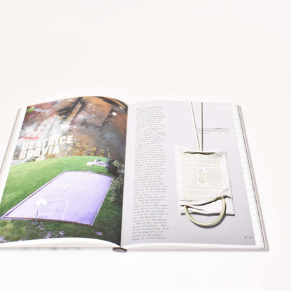 insida i boken open space -mind maps med bild från utställningen