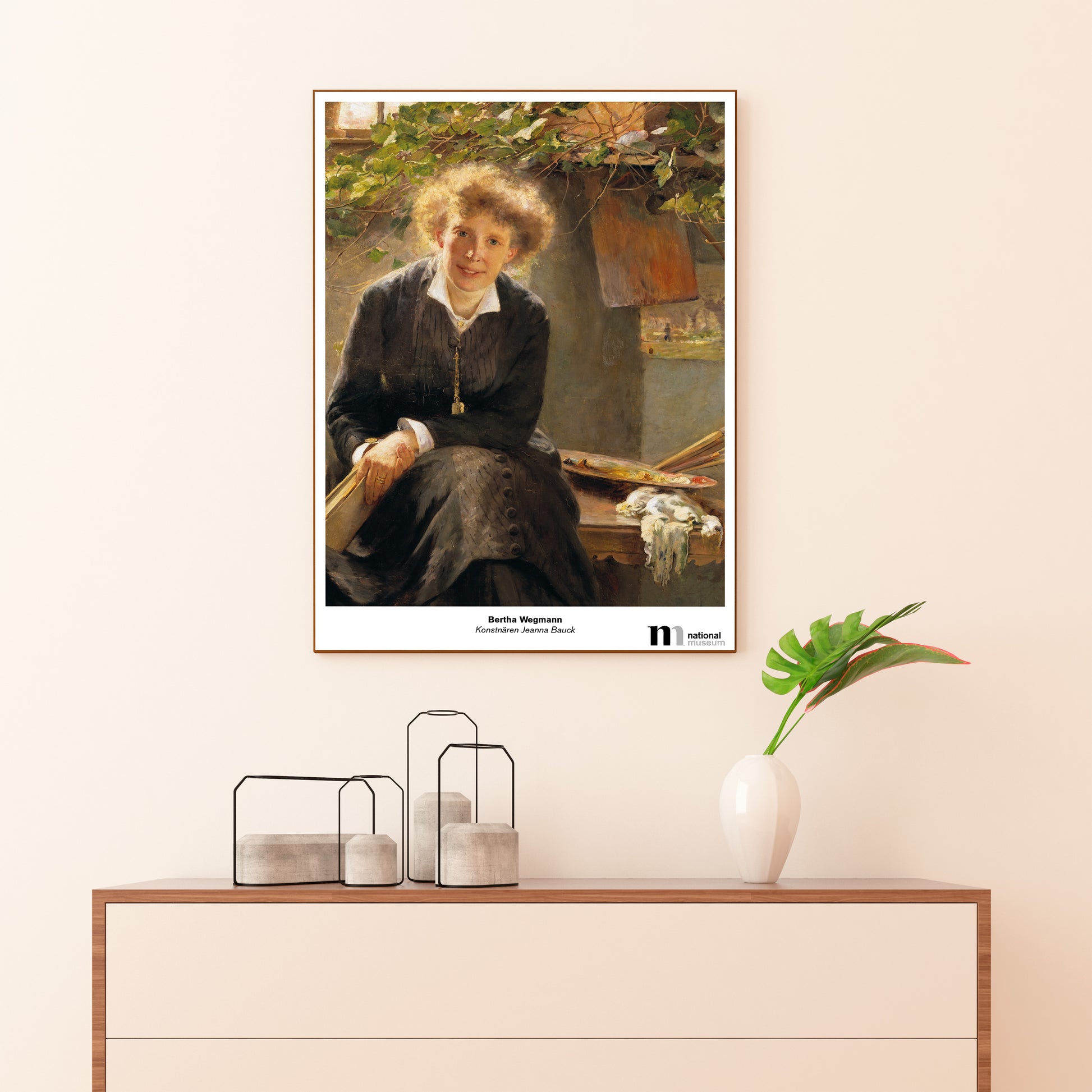 poster med kvinnliga konstnären Jeanna Bauck mot rosa vägg