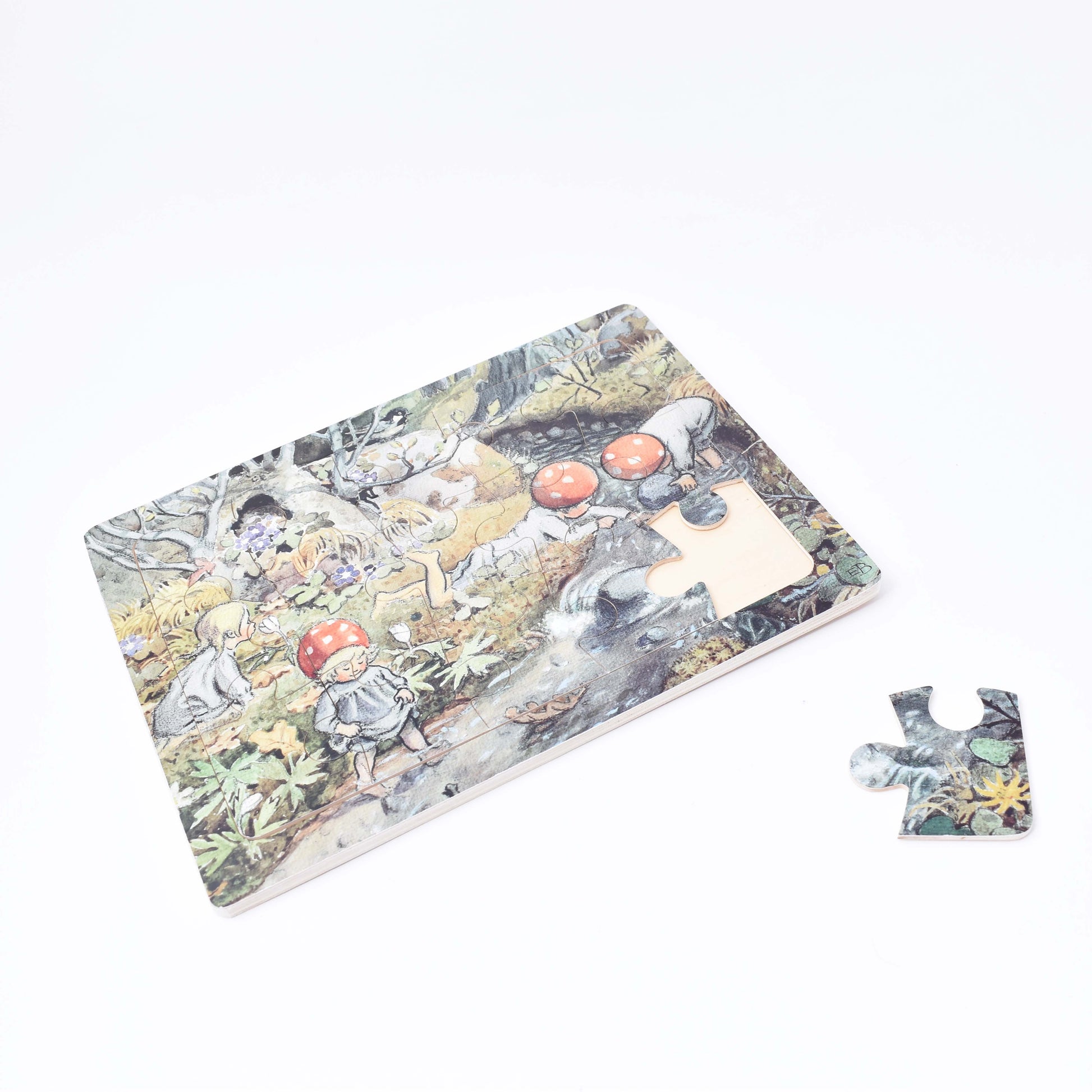 pussel i trä med motiv från tomtebobarnen av elsa beskow