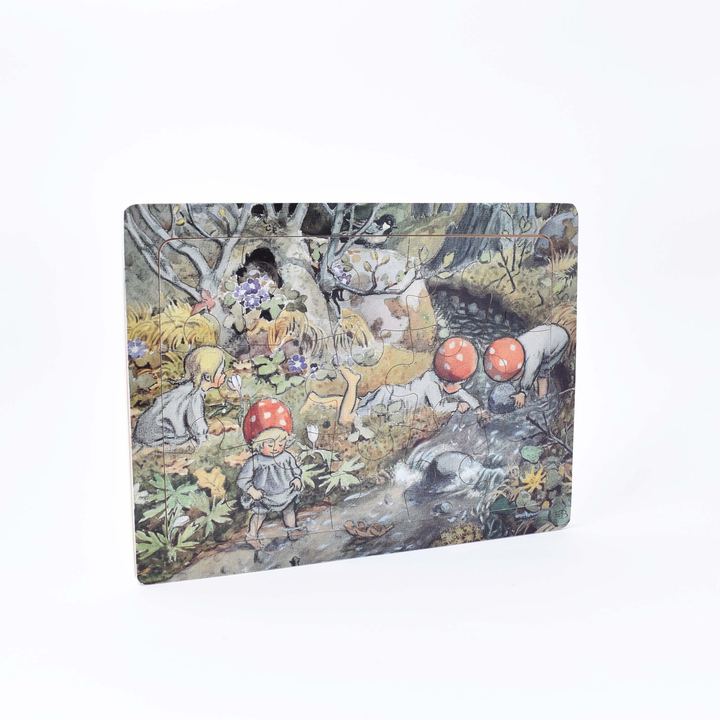 lagt pussel med motiv från elsa beskows tomtebobarnen