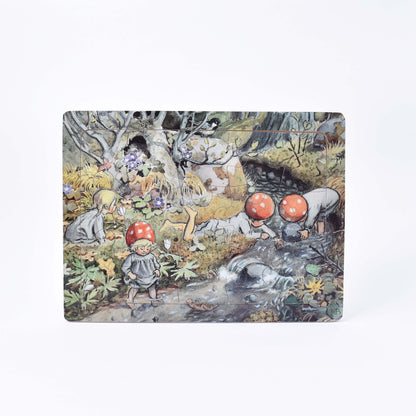 rampussel i trä med motiv från elsa beskows bok tomtebobarnen