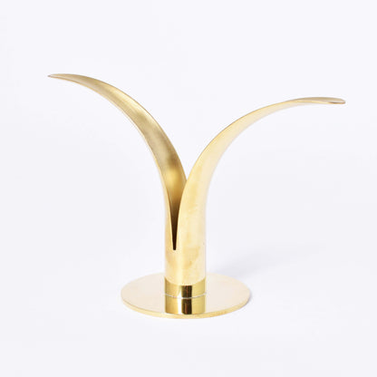 Ljusstake Liljan i mässing designad av Ivar Ålenius Björk 