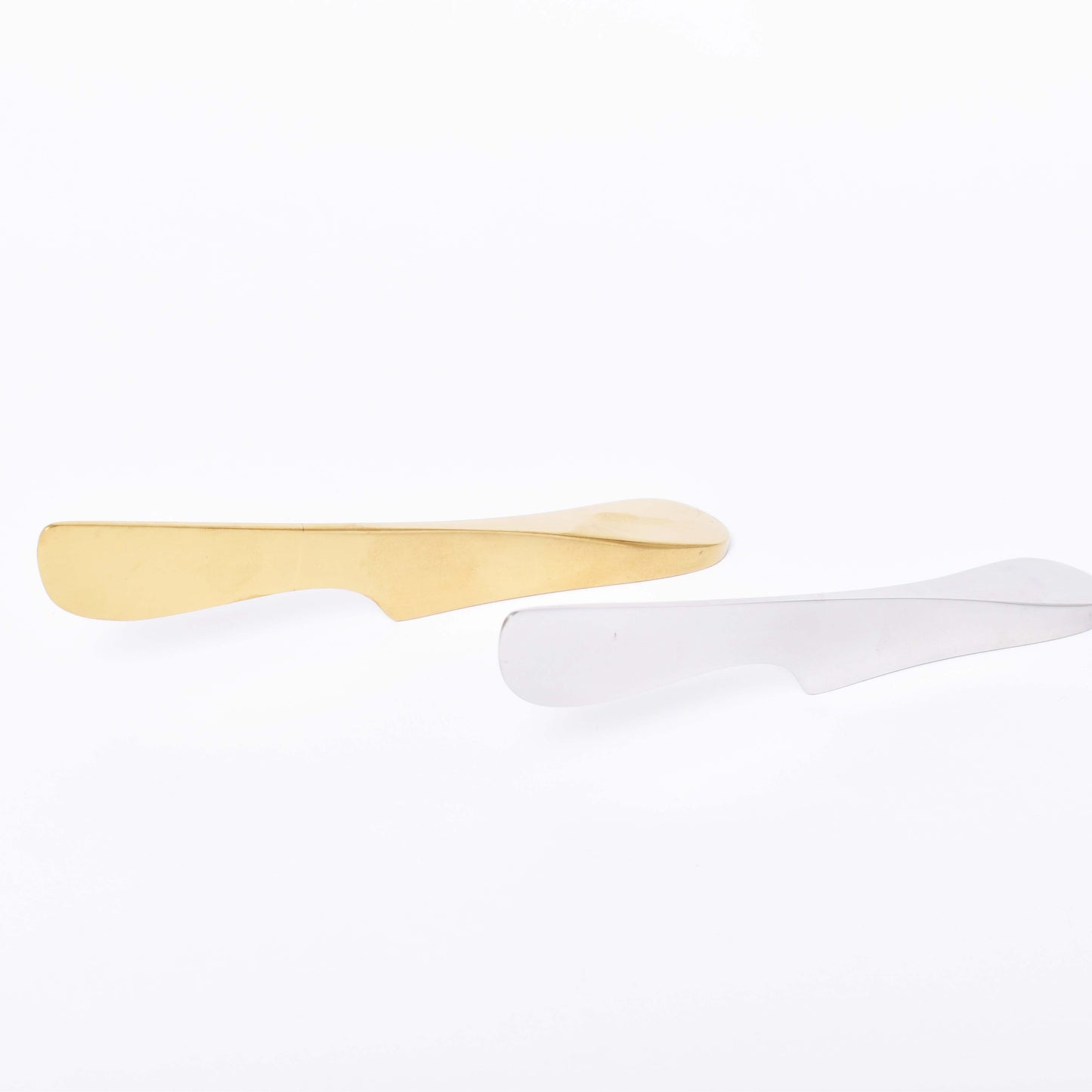 smörkniv i mässing och silver