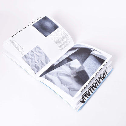 insida i boken Snowcrash med bild på finska textilier