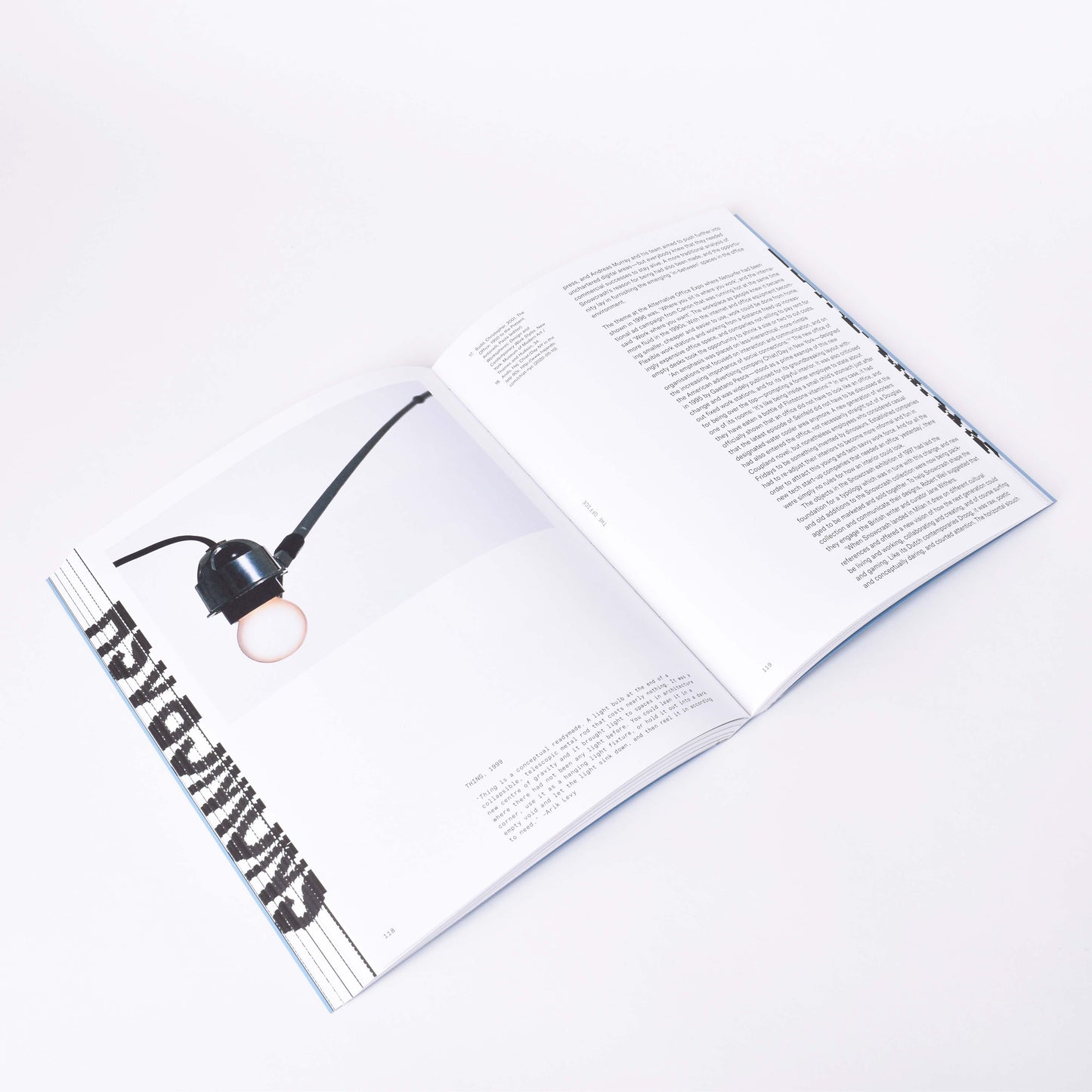 insida i boken Snowcrash med bild på lampa