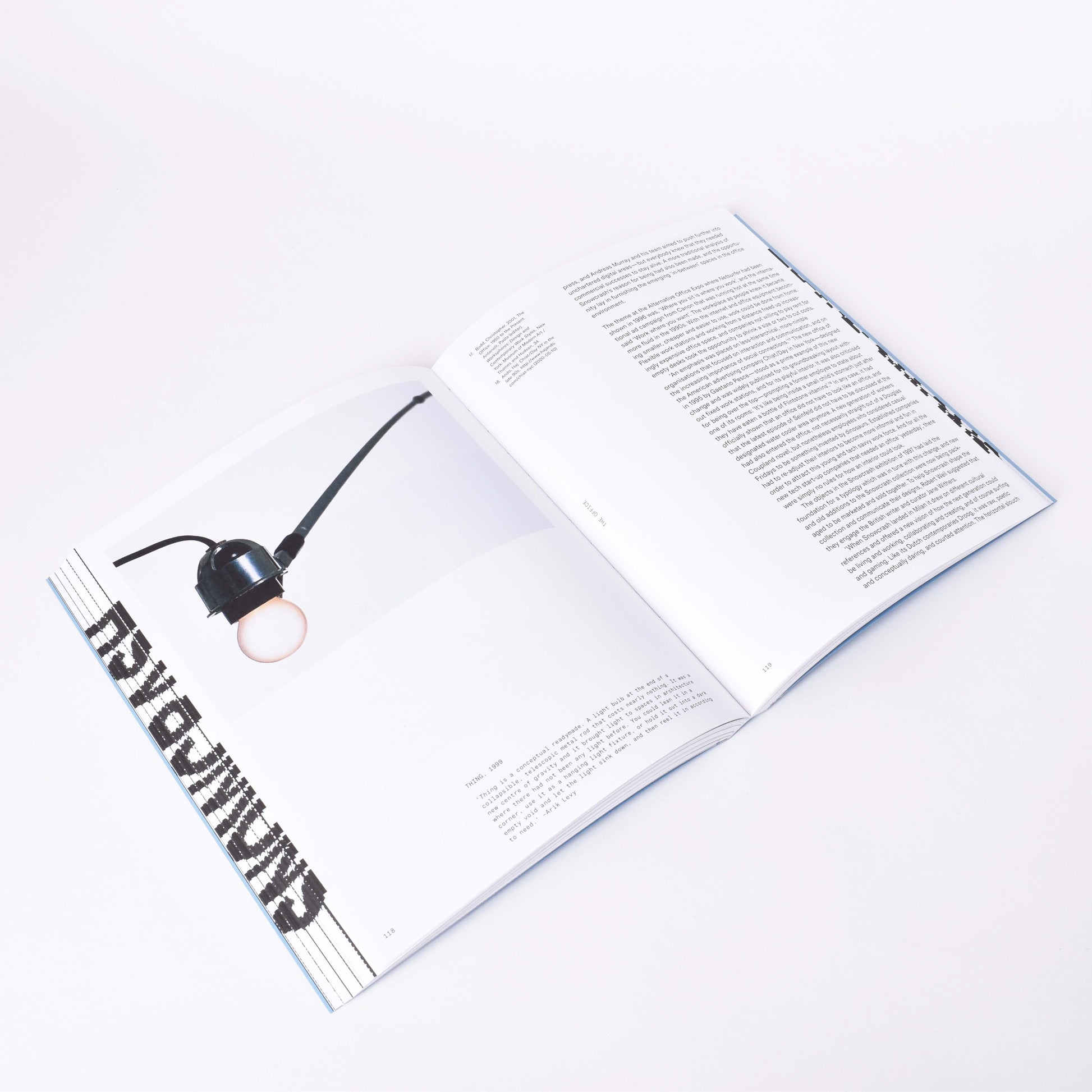 insida i boken Snowcrash med bild på lampa