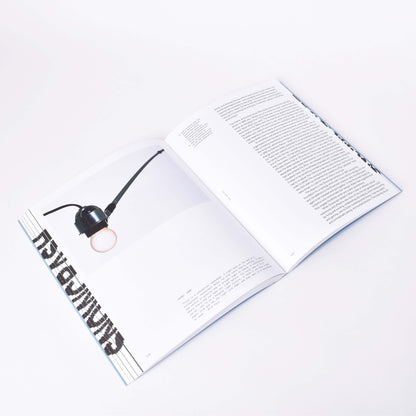 insida i boken Snowcrash med bild på lampa