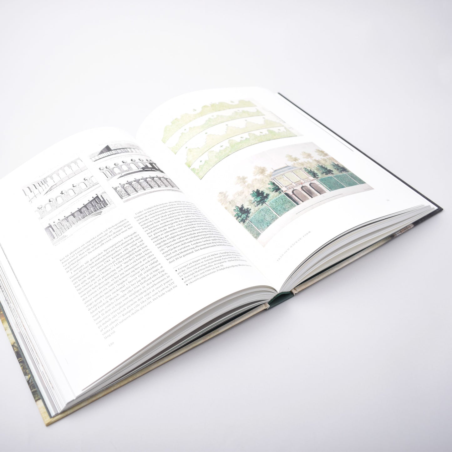 Insida i boken Trädgården med ritningar från Frankrike