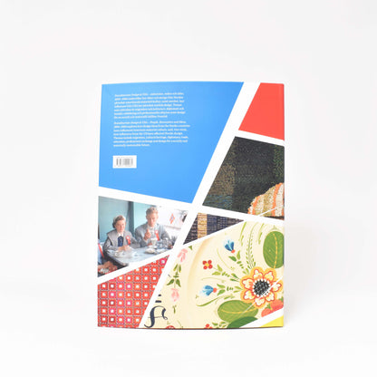 Baksida av utställningskatalogen till utställningen "Scandinavian Design & USA"