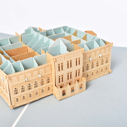 museibyggnaden i 3D av papper på insidan av vykortet